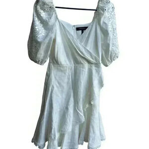 BCBG maxazria White Eyelet Flare Embroidery Sleeves. Dress size 0